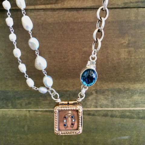 HORSE SHOE LOCKET NECKLACE