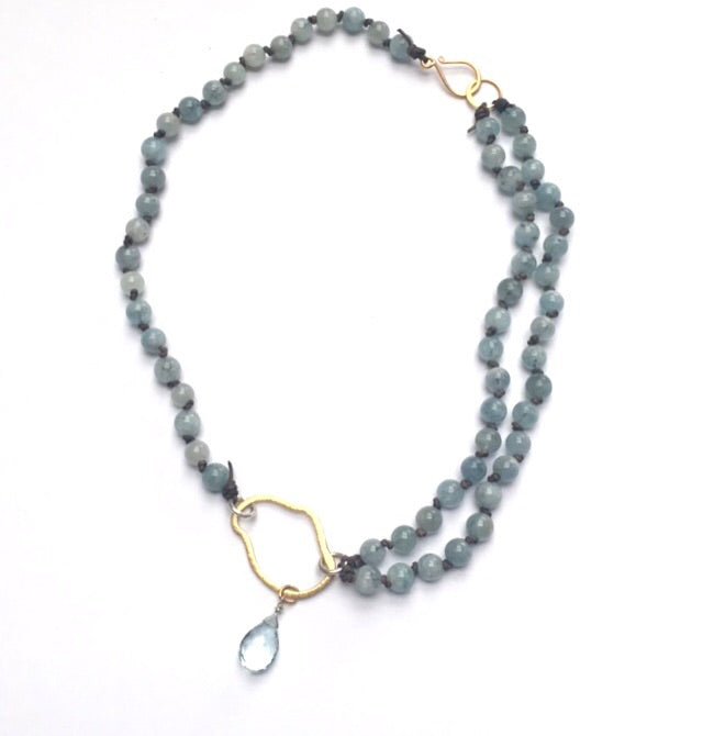 AQUAMARINES AND LEATHER NECKLACE